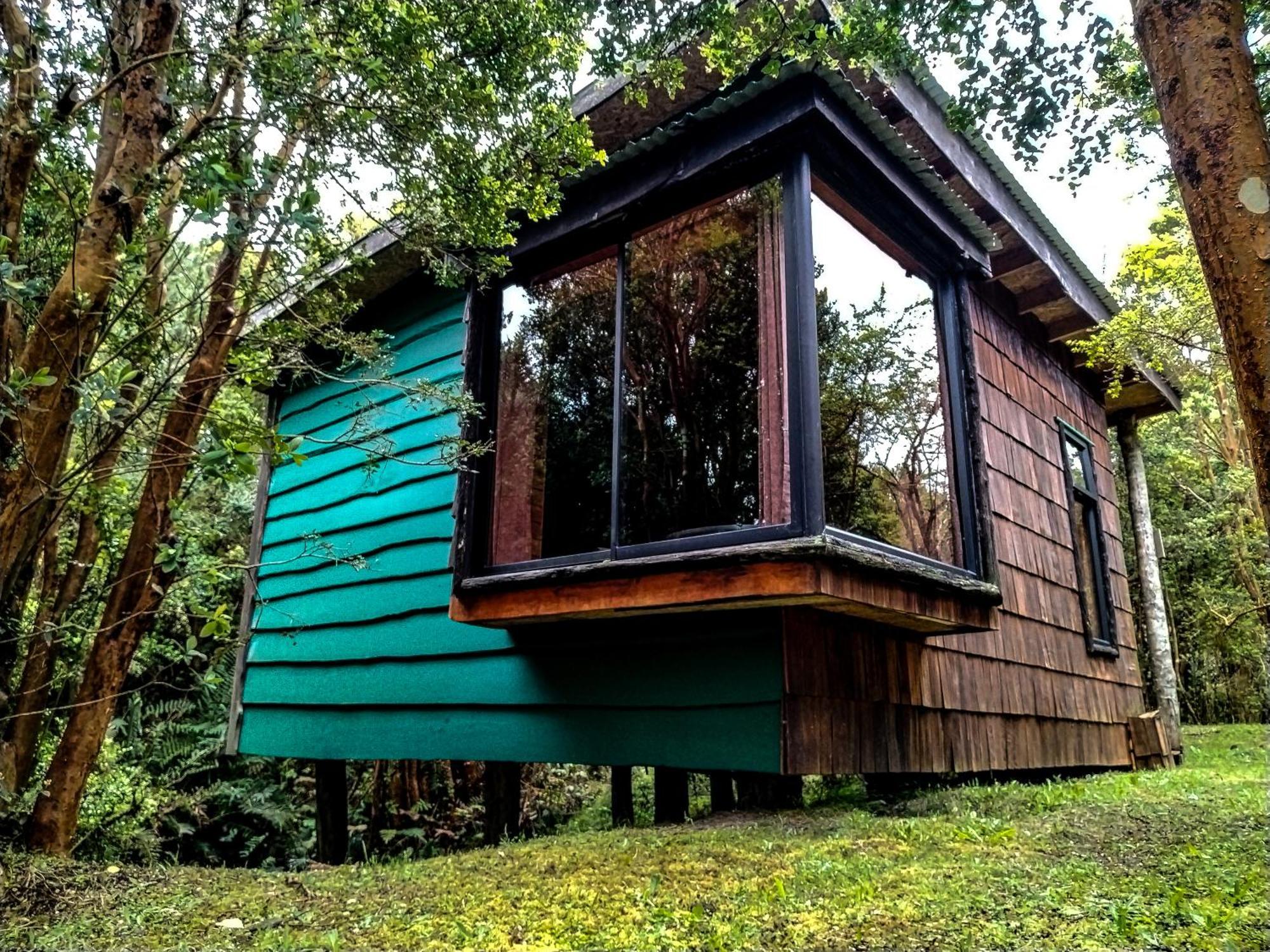 Hostal & Cabanas Luna Del Sur Cucao Bagian luar foto
